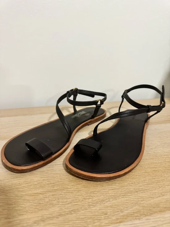 Vince Black Leather Toe-Loop Ankle-Strap Sandals - Picture 2 of 5
